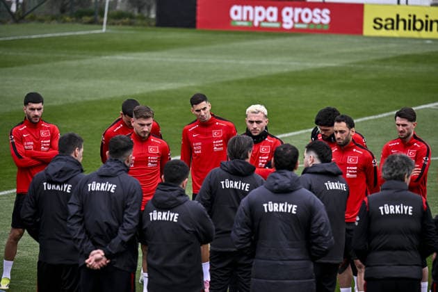 Turkiye s final training session in Istanbul ahead of Romania match ISTANBUL, TURKIYE - MARCH 25: Vincenzo Montella, head coach of the Turkish National Football Team, manages the team s final training session at the TFF Hasan Dogan National Teams Camp and Training Facilities in Istanbul, Turkiye on March 25, 2026. The session was held ahead of the 2026 FIFA World Cup, WM, Weltmeisterschaft, Fussball European Qualifiers play-off semi-final match against Romania. Muhammed Enes Yildirim Anadolu Istanbul Turkey. Editorial use only. Please get in touch for any other usage.  Copyright: x2026xAnadoluxMuhammedxEnesxYildirimx