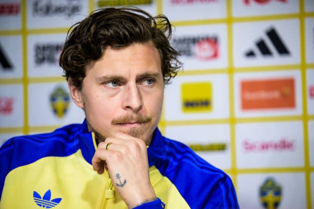 260325 Victor Nilsson Lindelöf of the Swedish national football team during a press conference on March 25, 2026 in Valencia Photo Joel Marklund BILDBYRAN kod JM JM0807 bbeng fotboll football soccer fotball vm kval fifa world cup qualifier presskonferens press conference sverige sweden sverige a  Copyright: JOELxMARKLUND BB260325JM051