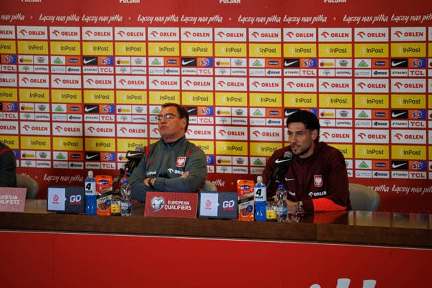 Jan Urban and Jakub Moder seen during Official press conference, PK, Pressekonferenz and training of Polish National football team before World Cup 2026 play off semifinal game against Albania (Maciej Rogowski Ball Raw Images) Warsaw PGE Narodowy Poland Copyright: xMaciejxRogowskix maciejrogowski_conferencepolandalbania_2526-32