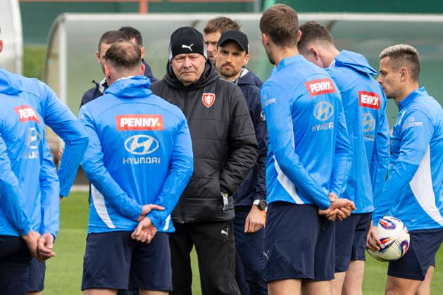 Media program ahead of the Czech Republic vs. Ireland match, the semifinal of the European qualifying playoffs for the FIFA World Cup, WM, Weltmeisterschaft, Fussball Prague, March 25, 2026. Coach Miroslav Koubek (middle) at the Czech Republic training. (CTKxPhoto MichalxKamaryt) CTKPhotoP2026032506290  CTKPhotoP2026032506290