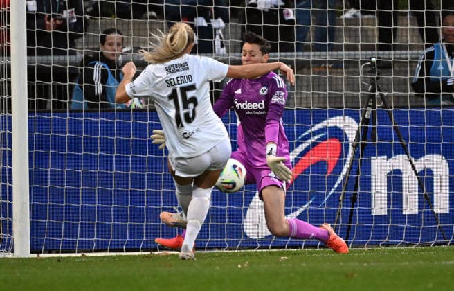 25 03 2026, xjhx, Football UEFA Women s Europa Cup, Eintracht Frankfurt BK Häcken v l Alva Selerud BK Häcken ,, Lina Altenburg Eintracht Frankfurt Frauen DFL DFB REGULATIONS PROHIBIT ANY USE OF PHOTOGRAPHS as IMAGE SEQUENCES and or QUASI VIDEO Frankfurt am Main