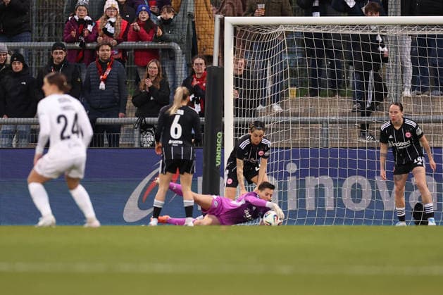 FRANKFURT AM MAIN, GERMANY 25 03 2026 UEFA Women™s Europa Cup semi-final first leg between Eintracht Frankfurt Women and BK Haecken FF at the Stadion am Brentanobad in Frankfurt am Main v l , goalkeeper Lina Altenburg Eintracht Frankfurt in action, in action, Copyright: JoaquimxFerreira
