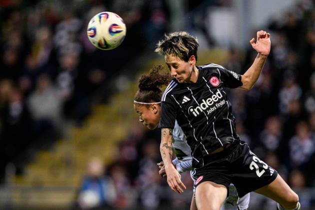 260325 Felicia Schröder of Häcken and Sara Doorsoun of Eintracht Frankfurt during the UEFA Women s Europa Cup semifinal between Eintracht Frankfurt and Häcken on March 25, 2026 in Frankfurt Photo Mathias Bergeld BILDBYRAN kod MB MB1357 fotboll football soccer fotball europa cup eintracht frankfurt häcken uefa womens europa cup dam bbeng semifinal  Copyright: MATHIASxBERGELD BB260325MB035