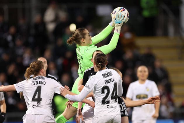 FRANKFURT AM MAIN, GERMANY 25 03 2026 UEFA Women™s Europa Cup semi-final first leg between Eintracht Frankfurt Women and BK Haecken FF at Stadion am Brentanobad in Frankfurt am Main v l , goalkeeper Fanney Birkisdottir BK Haecken FF in action, in action, , Laura Freigang Eintracht Frankfurt Copyright: JoaquimxFerreira