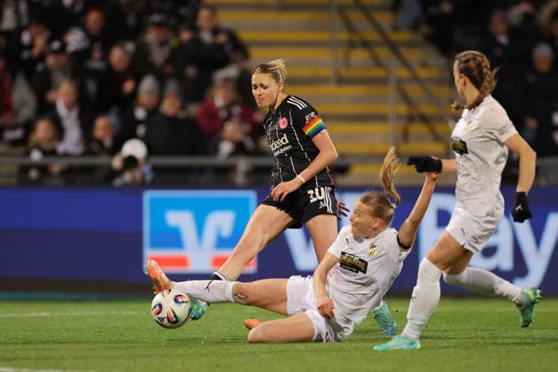 FRANKFURT AM MAIN, GERMANY 25 03 2026 UEFA Women™s Europa Cup semi-final first leg between Eintracht Frankfurt Women and BK Haecken FF at Stadion am Brentanobad in Frankfurt am Main v l , Laura Freigang Eintracht Frankfurt , Stine Sandbech BK Haecken FF , Aivi Luik BK Haecken FF duel, action, action, battles for the ball Copyright: JoaquimxFerreira