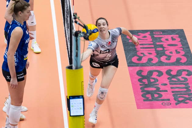 1 Volleyball Bundesliga Womens Playoffs Quarterfinals Schwarz Weiss Erfurt vs Allianz MTV Stuttgart Erfurt 25 03 2026 Emilie Respaut 5 Schwarz Weiss Erfurt 1 Volleyball Bundesliga Womens Playoffs Quarterfinals Schwarz Weiss Erfurt vs Allianz MTV Stuttgart Riethsporthalle Erfurt 25 03 2026 Copyright: xBEAUTIFULxSPORTS Duehringx