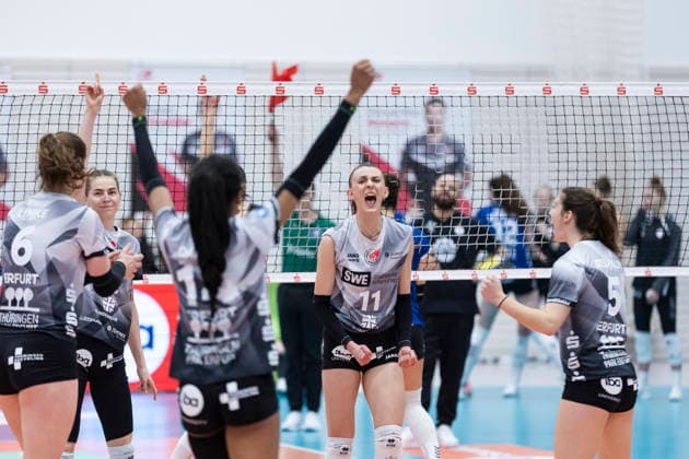 1 Volleyball Bundesliga womens playoffs quarter-finals Schwarz Weiss Erfurt vs Allianz MTV Stuttgart Erfurt 25 03 2026 Cheers, Isabel KovaÄiÄ‡ 11 Schwarz Weiss Erfurt and team 1 Volleyball Bundesliga womens playoffs quarter-finals Schwarz Weiss Erfurt vs Allianz MTV Stuttgart Riethsporthalle Erfurt 25 03 2026 Copyright: xBEAUTIFULxSPORTS Duehringx