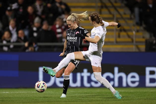 FRANKFURT AM MAIN, GERMANY 25 03 2026 UEFA Women™s Europa Cup semi-final first leg between Eintracht Frankfurt Women and BK Haecken FF at Stadion am Brentanobad in Frankfurt am Main v l , Rebecka Blomqvist Eintracht Frankfurt , Aivi Luik BK Haecken FF duel, action, action, battles for the ball Copyright: JoaquimxFerreira