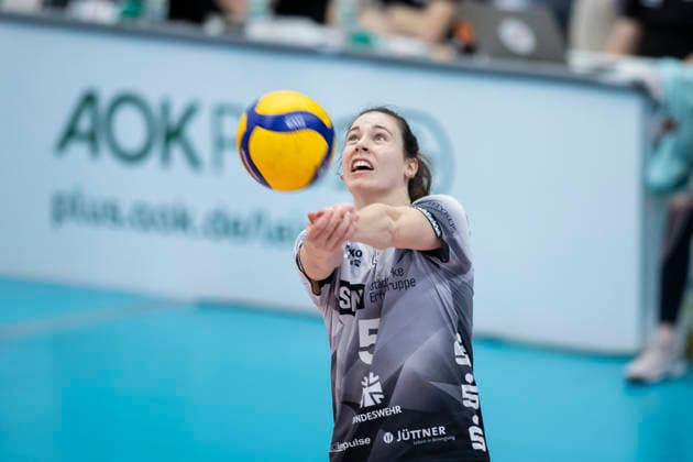 1 Volleyball Bundesliga Womens Playoffs Quarterfinals Schwarz Weiss Erfurt vs Allianz MTV Stuttgart Erfurt 25 03 2026 Emilie Respaut 5 Schwarz Weiss Erfurt 1 Volleyball Bundesliga Womens Playoffs Quarterfinals Schwarz Weiss Erfurt vs Allianz MTV Stuttgart Riethsporthalle Erfurt 25 03 2026 Copyright: xBEAUTIFULxSPORTS Duehringx