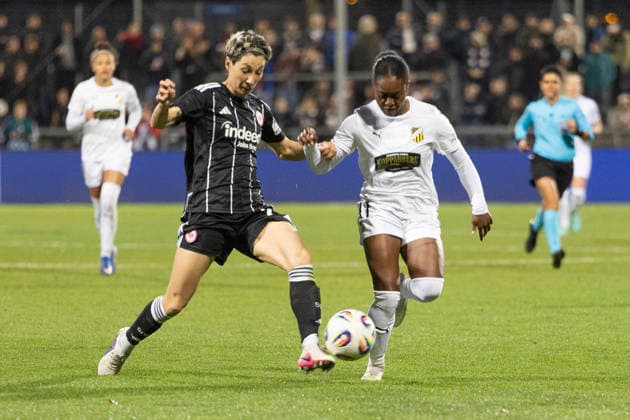 UEFA Womens Europa Cup Eintracht Frankfurt BK Häcken, 25 03 2026 Sara Doorsoun Eintracht Frankfurt 23 clears the ball or Monica Bah BK Häcken 11 , Eintracht Frankfurt BK Häcken, Frankfurt, Stadion am Brentanobad, 25 3 2026 Copyright: xBEAUTIFULxSPORTS Gawlikx
