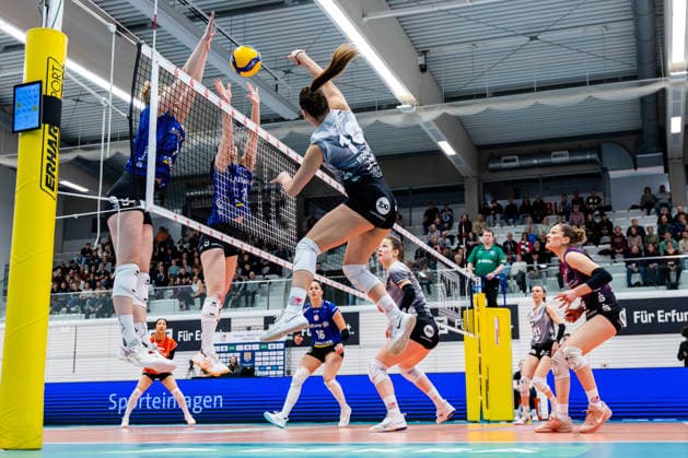 25 03 2026, GER, Volleyball, Women, 1 BL, PlayOffs quarter-finals, Season 25 26, Schwarz Weiss Erfurt Allianz MTV Stuttgart Kinga Szuecs Schwarz Weiss Erfurt 99089 Erfurt Sporthalle Sportanlage Rieths Thüringen Germany