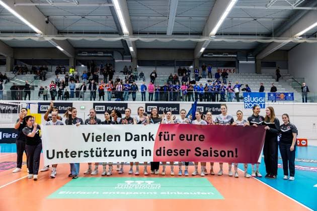 25 03 2026, GER, Volleyball, Women, 1 BL, PlayOffs Quarterfinals, Season 25 26, Schwarz Weiss Erfurt Allianz MTV Stuttgart the Schwarz Weiss Erfurt team would like to thank the fans for their support in the season 25 26 99089 Erfurt Sporthalle Sportanlage Rieths Thüringen Germany