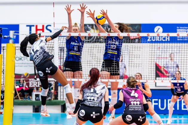 25 03 2026, GER, Volleyball, Women, 1 BL, PlayOffs Quarterfinals, Season 25 26, Schwarz Weiss Erfurt Allianz MTV Stuttgart Alianza Darley Schwarz Weiss Erfurt , Pauline Martin Allianz MTV Stuttgart , Lucia Varela Gomez Allianz MTV Stuttgart 99089 Erfurt Sporthalle Sportanlage Rieths Thüringen Germany