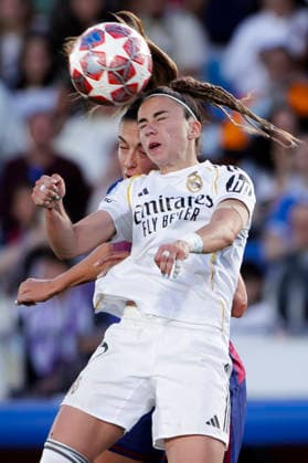 UEFA Women s Champions League - Real Madrid vs Barcelona MADRID, SPAIN -March 25:Alexia Putellas of Barcelona and Athenea del Castillo of Real Madrid fight for the ball during the UEFA Women s Champions League quarterfinals First leg match between Real Madrid and Barcelona at Alfredo Di Stefano stadium in Madrid.(Photo by Guillermo Martinez f22photo) Madrid Alfredo Di Stefano Stadium Spain Copyright: xGuillermoxMartinezx