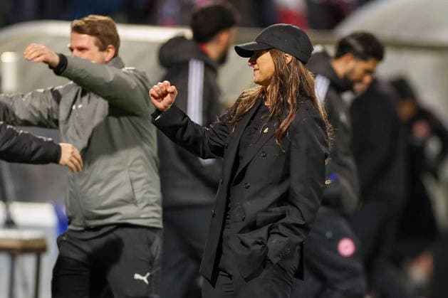 FRANKFURT AM MAIN, GERMANY 25 03 2026 UEFA Women™s Europa Cup semi-final first leg between Eintracht Frankfurt Women and BK Haecken FF at the Stadion am Brentanobad in Frankfurt am Main v l , head coach Elena Sadiku BK Haecken FF cheer after the end of the match Copyright: JoaquimxFerreira