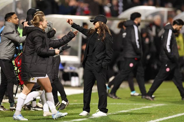 FRANKFURT AM MAIN, GERMANY 25 03 2026 UEFA Women™s Europa Cup semi-final first leg between Eintracht Frankfurt Women and BK Haecken FF at the Stadion am Brentanobad in Frankfurt am Main v l , head coach Elena Sadiku BK Haecken FF cheer after the end of the match Copyright: JoaquimxFerreira