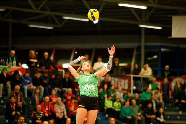 Volleyball I Women I Season 2025 2026 I Bundesliga I Playoff Quarterfinals 2 I USC Münster Dresdner SC I 25 03 2026 Elena Kömmling 7, USC Münster Jumps high and makes a serve Münster Sporthalle Berg Fidel North Rhine-Westphalia Germany Copyright: xLobeca CedricxSiefkerx
