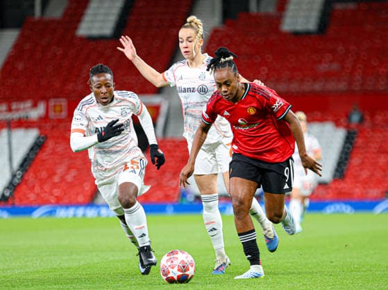 MANCHESTER, ENGLAND - March 25: Melvine Malard of Manchester United, ManU on the ball during the UEFA Womens Champions League match between Manchester United and Bayern Munich at Old Trafford in Manchester, England  Copyright: xNataliexMincher SPPx Sportspressphoto_SPR117995