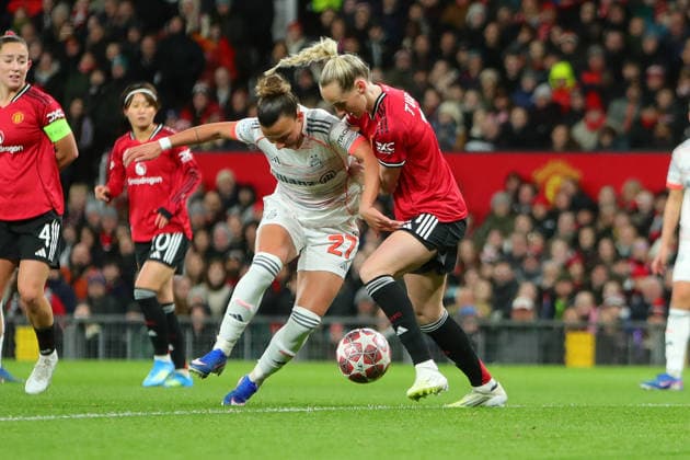 Manchester United, ManU Women v Bayern Munich Women Arianna Caruso of Bayern Munich shoots at goal during Manchester United Women v Bayern Munich Women UEFA Champions League Quarter-Final 1st Leg match at Old Trafford, Manchester, England on 25 March 2026 Credit: Luke Williams Every Second Media Editorial use only. All images are copyright Every Second Media Limited. No images may be reproduced without prior permission. Copyright: xIMAGO EveryxSecondxMediax ESM-1877-0019 LukexWilliamsx xEveryxSecondxMediax
