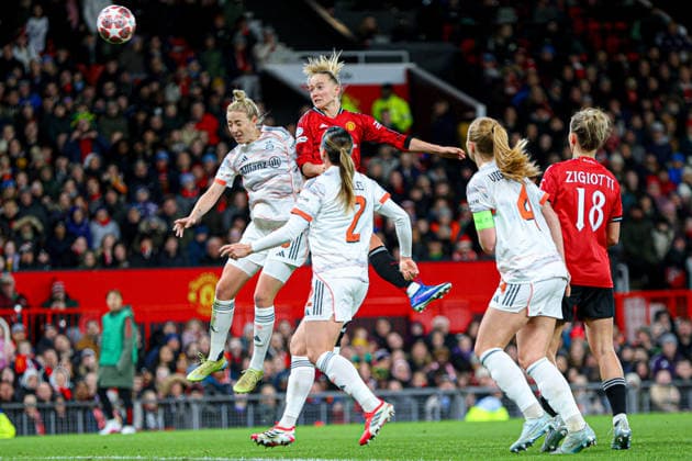 MANCHESTER, ENGLAND - March 25: Lea Schuller of Manchester United, ManU heads the ball during the UEFA Womens Champions League match between Manchester United and Bayern Munich at Old Trafford in Manchester, England  Copyright: xNataliexMincher SPPx Sportspressphoto_SPR118014