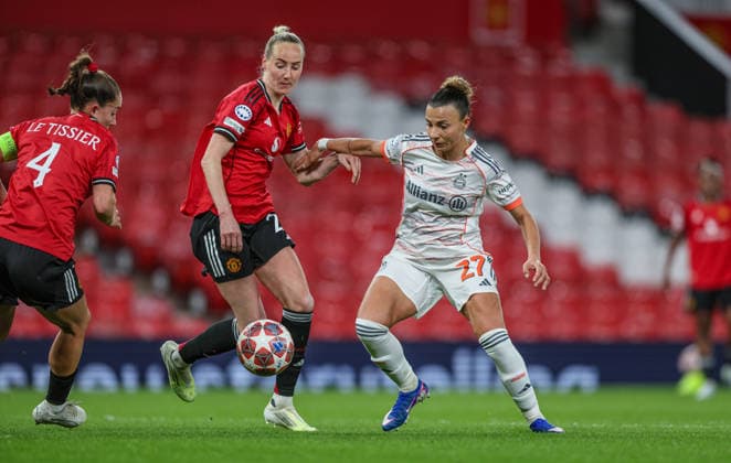 GBR, Manchester, Manchester United vs Bayern Munich, WomenÂs Champions League, Football, UEFA, Season 2025 2026, Old Trafford, Quarter-final, First leg in picture f l Millie Turner Manchester United Women 21 , Arianna Caruso Bayern Munich 27 , Duel DFB DFL REGULATIONS PROHIBIT ANY USE OF PHOTOGRAPHS AS IMAGE SEQUENCES AND OR QUASI VIDEO, 25 03 2026 Copyright: HMBxMedia HendrikxHamelau