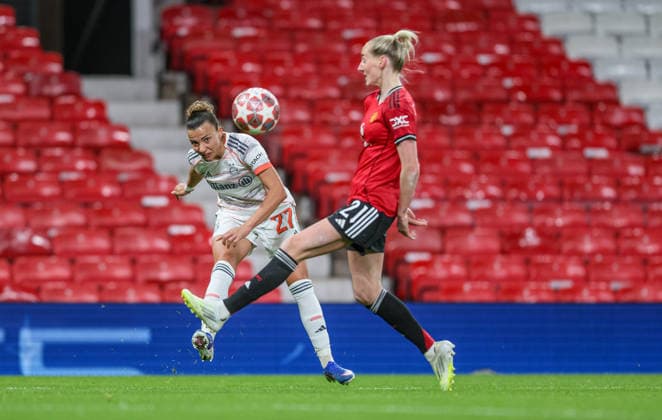 GBR, Manchester, Manchester United vs Bayern Munich, WomenÂs Champions League, Football, UEFA, Season 2025 2026, Old Trafford, Quarter-final, First leg in picture v l Arianna Caruso Bayern Munich 27 , Fridolina Rölfo Manchester United DFB DFL REGULATIONS PROHIBIT ANY USE OF PHOTOGRAPHS AS IMAGE SEQUENCES AND OR QUASI VIDEO, 25 03 2026 Copyright: HMBxMedia HendrikxHamelau