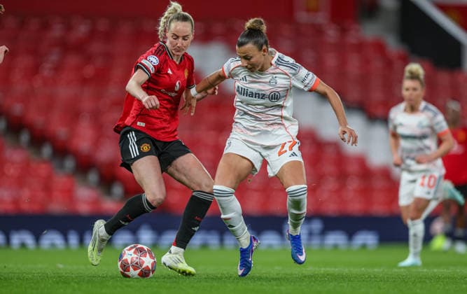 GBR, Manchester, Manchester United vs Bayern Munich, WomenÂs Champions League, Football, UEFA, Season 2025 2026, Old Trafford, Quarter-final, First leg in picture f l Millie Turner Manchester United Women 21 , Arianna Caruso Bayern Munich 27 , Duel DFB DFL REGULATIONS PROHIBIT ANY USE OF PHOTOGRAPHS AS IMAGE SEQUENCES AND OR QUASI VIDEO, 25 03 2026 Copyright: HMBxMedia HendrikxHamelau