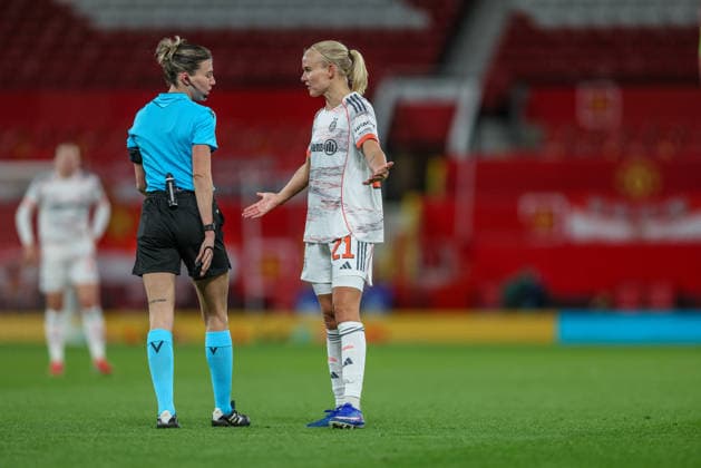 iGBR, Manchester, Manchester United vs Bayern Munich, WomenÂs Champions League, Football, UEFA, 2025 2026 season, Old Trafford, quarter-final, first leg pictured from l Rivera Olatz Referee Spain in conversation with Pernille Harder Bayern Munich 21 DFB DFL REGULATIONS PROHIBIT ANY USE OF PHOTOGRAPHS AS IMAGE SEQUENCES AND OR QUASI VIDEO, 25 03 2026 Copyright: HMBxMedia HendrikxHamelau