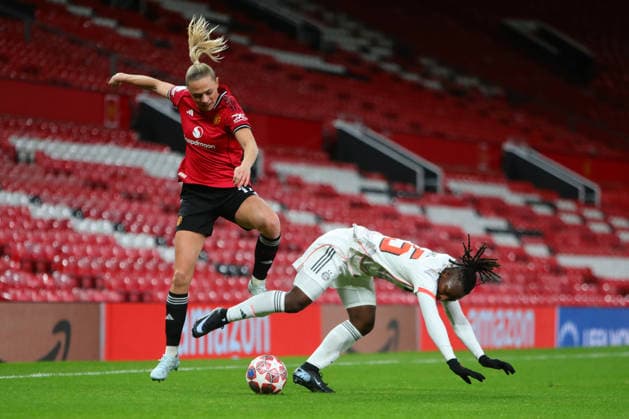 Sport Bilder des Tages Manchester United, ManU Women v Bayern Munich Women Fridolina Rolfö of Manchester United battles with Bernadette Amani of Bayern Munich during Manchester United Women v Bayern Munich Women UEFA Champions League Quarter-Final 1st Leg match at Old Trafford, Manchester, England on 25 March 2026 Credit: Luke Williams Every Second Media Editorial use only. All images are copyright Every Second Media Limited. No images may be reproduced without prior permission. Copyright: xIMAGO EveryxSecondxMediax ESM-1877-0027 LukexWilliamsx xEveryxSecondxMediax