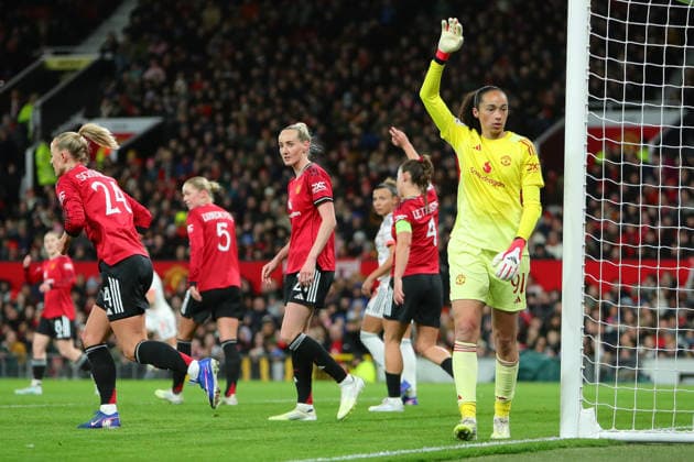 Manchester United, ManU Women v Bayern Munich Women Phallon Tullis-Joyce, Goalkeeper of Manchester United looks dejected during Manchester United Women v Bayern Munich Women UEFA Champions League Quarter-Final 1st Leg match at Old Trafford, Manchester, England on 25 March 2026 Credit: Luke Williams Every Second Media Editorial use only. All images are copyright Every Second Media Limited. No images may be reproduced without prior permission. Copyright: xIMAGO EveryxSecondxMediax ESM-1877-0028 LukexWilliamsx xEveryxSecondxMediax