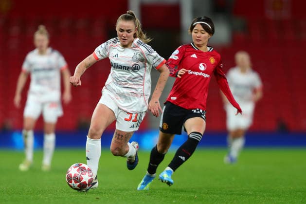 Manchester United, ManU Women v Bayern Munich Women Georgia Stanway of Bayern Munich battles with Hinata Miyazawa of Manchester United during Manchester United Women v Bayern Munich Women UEFA Champions League Quarter-Final 1st Leg match at Old Trafford, Manchester, England on 25 March 2026 Credit: Luke Williams Every Second Media Editorial use only. All images are copyright Every Second Media Limited. No images may be reproduced without prior permission. Copyright: xIMAGO EveryxSecondxMediax ESM-1877-0034 LukexWilliamsx xEveryxSecondxMediax