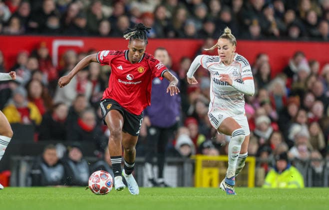 GBR, Manchester, Manchester United vs Bayern Munich, WomenÂs Champions League, Football, UEFA, Season 2025 2026, Old Trafford, Quarter-final, First leg in picture f l Melvine Malard Manchester United , Giulia Gwinn Bayern Munich 7 DFB DFL REGULATIONS PROHIBIT ANY USE OF PHOTOGRAPHS AS IMAGE SEQUENCES AND OR QUASI VIDEO, 25 03 2026 Copyright: HMBxMedia HendrikxHamelau