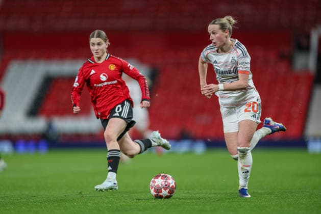 GBR, Manchester, Manchester United vs Bayern Munich, WomenÂs Champions League, Football, UEFA, Season 2025 2026, Old Trafford, Quarter-final, First leg in picture f l Jess Park Manchester United , Franziska Kett Bayern Munich 20 DFB DFL REGULATIONS PROHIBIT ANY USE OF PHOTOGRAPHS AS IMAGE SEQUENCES AND OR QUASI VIDEO, 25 03 2026 Copyright: HMBxMedia HendrikxHamelau
