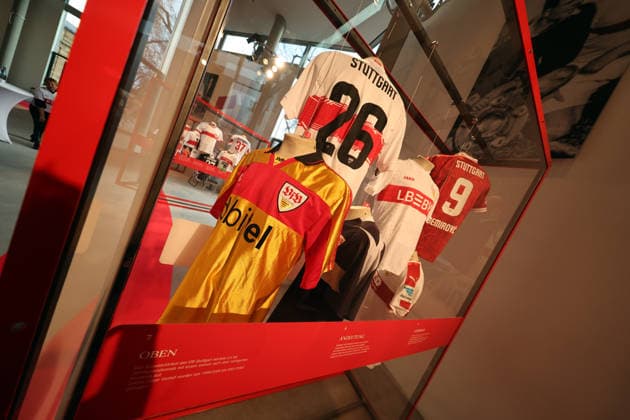 25 03 26 VfB Stuttgart exhibition A jersey writes history Germany, Stuttgart, 25 03 2026, Football, Bundesliga, VfB Stuttgart, Exhibition A jersey writes history at Schauspiel Stuttgart Historical jerseys in the showcase
