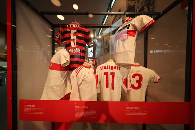 25 03 26 VfB Stuttgart exhibition A jersey writes history Germany, Stuttgart, 25 03 2026, Football, Bundesliga, VfB Stuttgart, Exhibition A jersey writes history at Schauspiel Stuttgart Historical jerseys in the showcase