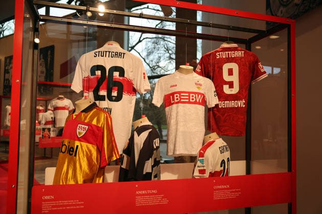 25 03 26 VfB Stuttgart exhibition A jersey writes history Germany, Stuttgart, 25 03 2026, Football, Bundesliga, VfB Stuttgart, Exhibition A jersey writes history at Schauspiel Stuttgart Historical jerseys in the showcase