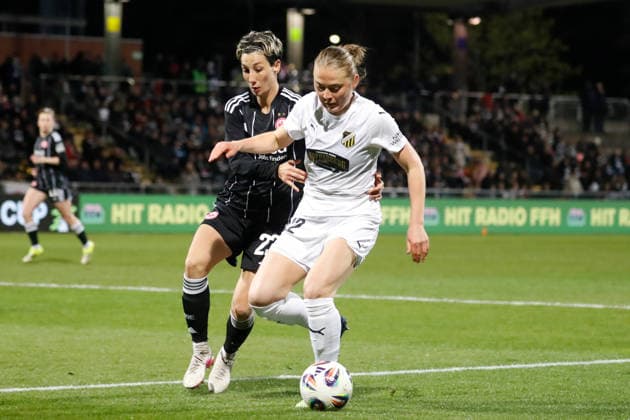 Frankfurt, Germany March 25, 2026 UEFA Womens Europa Cup 2025 2026 semi-final Eintracht Frankfurt v BK Häcken Pictured from left in a duel Sara Doorsoun SGE and Paulina Nyström Nystroem BK Stadion am Bretanobad Hessen Copyright: xFotostandx xvanxderxVeldenx