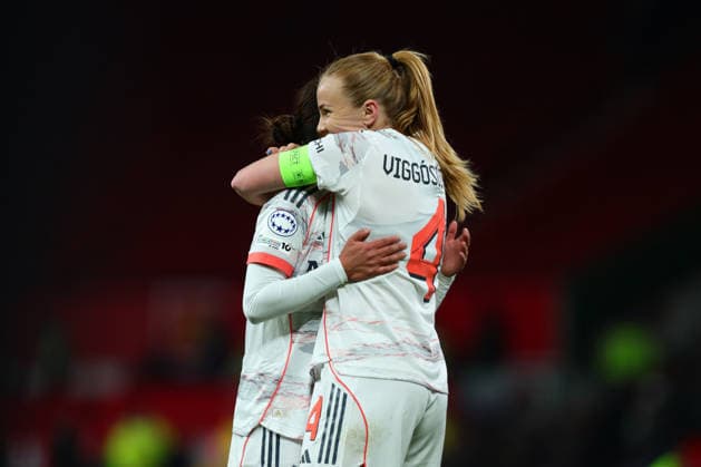 Manchester United, ManU Women v Bayern Munich Women Glodis Perla Viggosdottir of Bayern Munich celebrates winning 2-3 with goalscorer Momoko Tanikawa of Bayern Munich during Manchester United Women v Bayern Munich Women UEFA Champions League Quarter-Final 1st Leg match at Old Trafford, Manchester, England on 25 March 2026 Credit: Luke Williams Every Second Media Editorial use only. All images are copyright Every Second Media Limited. No images may be reproduced without prior permission. Copyright: xIMAGO EveryxSecondxMediax ESM-1877-0043 LukexWilliamsx xEveryxSecondxMediax