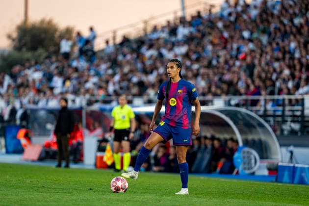 Real Madrid CF v FC Barcelona, Barca - UEFA Women s Champions League 2025 26 Quarter-finals First Leg Esmee Brugts of FC Barcelona is in action with the ball during the UEFA Women s Champions League 2025 26 Quarter-finals First Leg match between Real Madrid CF and FC Barcelona at Estadio Alfredo Di Stefano on March 25, 2026 in Madrid, Spain. Valdebebas Estadio Alfredo Di Stefano Madrid Spain Copyright: xAlbertoxGardinx AGardin_20260325_W_Champ_Rea_Mad_Bar_1134