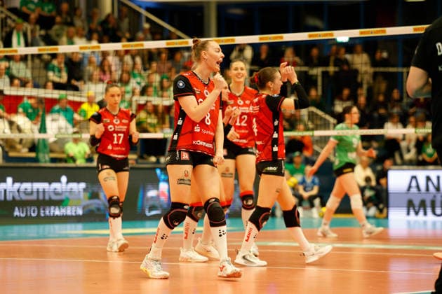 Volleyball I Women I Season 2025 2026 I Bundesliga I Playoff quarter-final 2 I USC Münster Dresdner SC I 25 03 2026 Jette Kuipers 8, Dresdner SC Cheers after a point Münster Sporthalle Berg Fidel North Rhine-Westphalia Germany Copyright: xLobeca CedricxSiefkerx