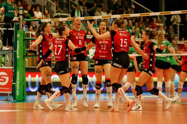 Volleyball I Women I Season 2025 2026 I Bundesliga I Playoff Quarterfinals 2 I USC Münster Dresdner SC I 25 03 2026 Amanda Siksna 11, Dresdner SC Lorena Lorber Fijok 17, Dresdner SC Jette Kuipers 8, Dresdner SC Mette Pfeffer 12, Dresdner SC Marta Kamelija Levinska 15, Dresdner SC Emma Grome 4, Dresdner SC Cheering together after a point and rejoicing Münster Sporthalle Berg Fidel North Rhine-Westphalia Germany Copyright: xLobeca CedricxSiefkerx