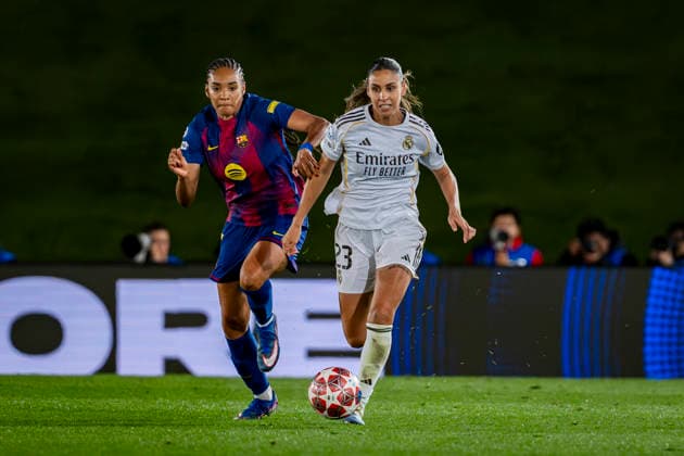 Real Madrid CF v FC Barcelona, Barca - UEFA Women s Champions League 2025 26 Quarter-finals First Leg Maelle Lakrar of Real Madrid CF (R) is in action with the ball defended by Salma Paralluelo of FC Barcelona (L) during the UEFA Women s Champions League 2025 26 Quarter-finals First Leg match between Real Madrid CF and FC Barcelona at Estadio Alfredo Di Stefano on March 25, 2026 in Madrid, Spain. Valdebebas Estadio Alfredo Di Stefano Madrid Spain Copyright: xAlbertoxGardinx AGardin_20260325_W_Champ_Rea_Mad_Bar_1154