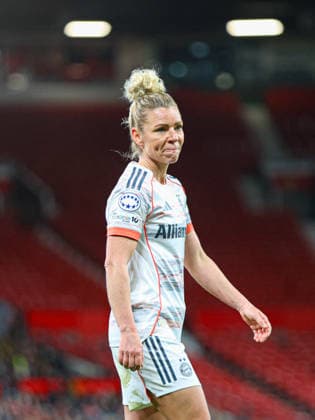 MANCHESTER, ENGLAND - March 25: Linda Dallmann of Bayern Munich in action during the UEFA Womens Champions League match between Manchester United, ManU and Bayern Munich at Old Trafford in Manchester, England Copyright: xNataliexMincher SPPx Sportspressphoto_SPR118199