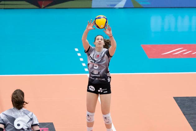 1 Volleyball Bundesliga Womens Playoffs Quarterfinals Schwarz Weiss Erfurt vs Allianz MTV Stuttgart Erfurt 25 03 2026 Emilie Respaut 5 Schwarz Weiss Erfurt 1 Volleyball Bundesliga Womens Playoffs Quarterfinals Schwarz Weiss Erfurt vs Allianz MTV Stuttgart Riethsporthalle Erfurt 25 03 2026 Copyright: xBEAUTIFULxSPORTS Duehringx