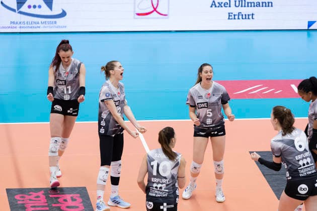 1 Volleyball Bundesliga womens playoffs quarter-finals Schwarz Weiss Erfurt vs Allianz MTV Stuttgart Erfurt 25 03 2026 Cheering, from left, Isabel KovaÄiÄ‡ 11 Schwarz Weiss Erfurt , Elizabeth Sandbothe 2 Schwarz Weiss Erfurt , Kinga Szücs 10 Schwarz Weiss Erfurt , Emilie Respaut 5 Schwarz Weiss Erfurt , Lena Linke 6 Schwarz Weiss Erfurt and Alianza Darley 14 Schwarz Weiss Erfurt 1 Volleyball Bundesliga womens playoffs quarter-finals Schwarz Weiss Erfurt vs Allianz MTV Stuttgart Riethsporthalle Erfurt 25 03 2026 Copyright: xBEAUTIFULxSPORTS Duehringx