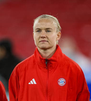GBR, Manchester, Manchester United vs Bayern Munich, WomenÂs Champions League, Football, UEFA, Season 2025 2026, Old Trafford, Quarter-final, First leg in picture Pernille Harder Bayern Munich 21 DFB DFL REGULATIONS PROHIBIT ANY USE OF PHOTOGRAPHS AS IMAGE SEQUENCES AND OR QUASI VIDEO, 25 03 2026 Copyright: HMBxMedia HendrikxHamelau