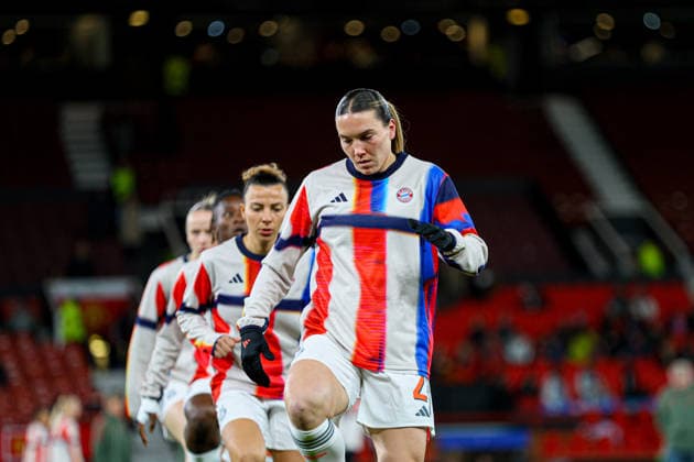 MANCHESTER, ENGLAND - March 25: Bayern Munich players warm up during the UEFA Womens Champions League match between Manchester United, ManU and Bayern Munich at Old Trafford in Manchester, England Copyright: xNataliexMincher SPPx Sportspressphoto_SPR118226