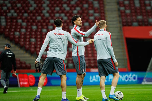 Robert Lewandowski, Jakub Moder and Karol Swiderski seen during Official press conference, PK, Pressekonferenz and training of Polish National football team before World Cup 2026 play off semifinal game against Albania (Maciej Rogowski Ball Raw Images) Warsaw PGE Narodowy Poland Copyright: xMaciejxRogowskix maciejrogowski_trainingpoland_25032026-168