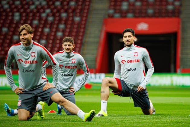Sebastian Szymanski and Jakub Moder seen during Official press conference, PK, Pressekonferenz and training of Polish National football team before World Cup 2026 play off semifinal game against Albania (Maciej Rogowski Ball Raw Images) Warsaw PGE Narodowy Poland Copyright: xMaciejxRogowskix maciejrogowski_trainingpoland_25032026-174