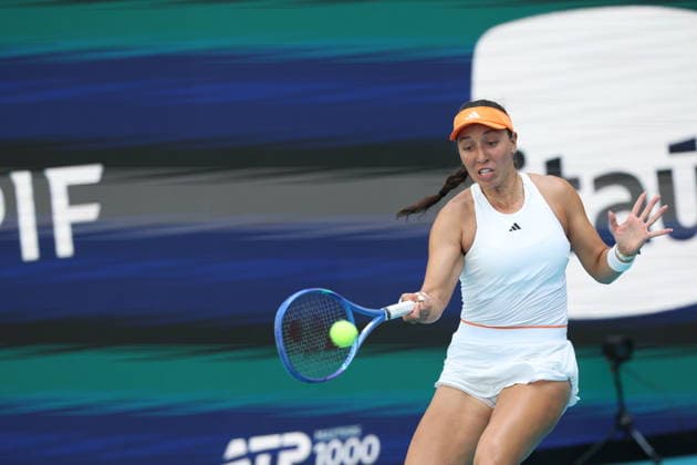 March 25, 2026, Miami Gardens, Florida, United States Of America: MIAMI GARDENS, FLORIDA - MARCH 25: Elena Rybakina of Kazakhstan defeats Jessica Pegula of the United States in their quarter final match on Day 9 of the Miami Open at Hard Rock Stadium on March 25, 2026 in Miami Gardens, Florida. ...People: Jessica Pegula Miami Gardens United States Of America - ZUMAs214 20260325_ada_s214_067 Copyright: xSMGx